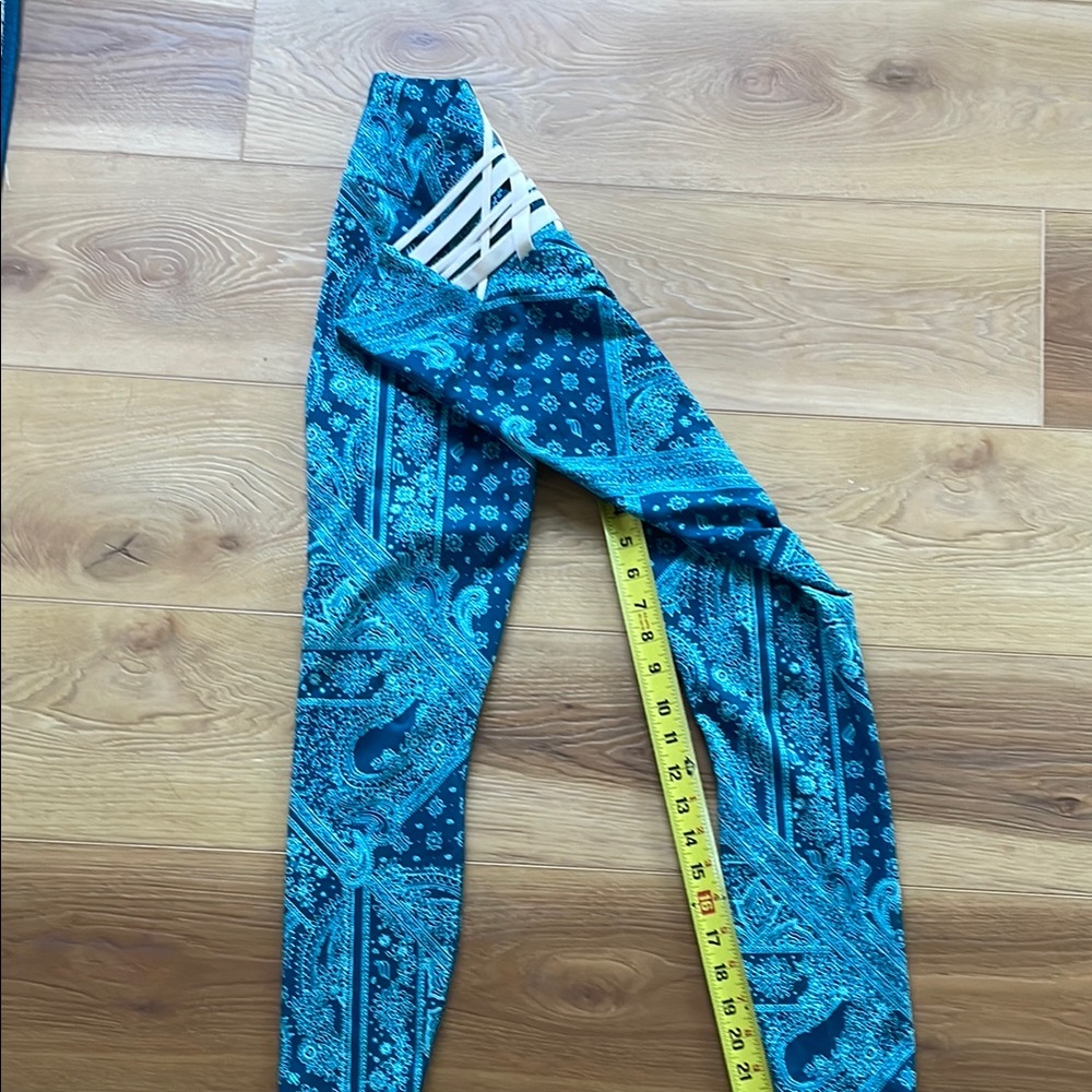 Fabletics patterned workout pants - Picture 8 of 16